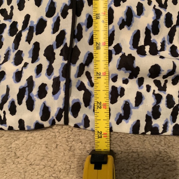 Banana Republic Animal Print Short Sleeve Ruffle Shirt. Size M. - Picture 12 of 15